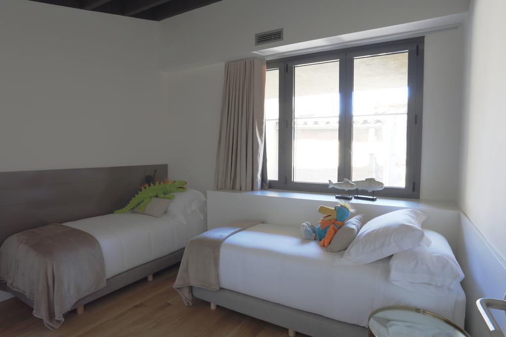 Apartaments Placa Del VI Girona Luaran gambar